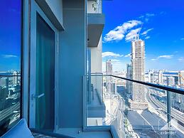 Luxurious Burj Royale One-bedroom & City Views