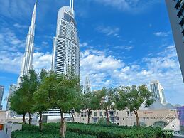 Luxurious Burj Royale One-bedroom & City Views