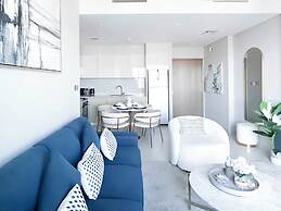Luxurious Burj Royale One-bedroom & City Views