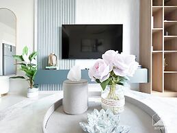 Luxurious Burj Royale One-bedroom & City Views