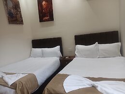 Motel 5 Square