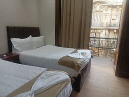 Motel 5 Square