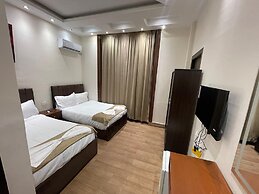 Motel 5 Square