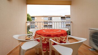Sunny Garden Apartment in Agde