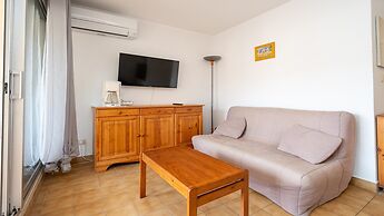Sunny Garden Apartment in Agde