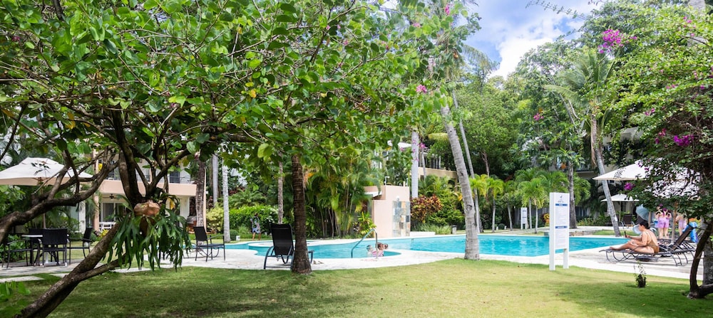 Infiniti Blu, Family Suite, Private Beach!