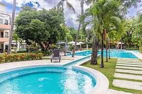 Infiniti Blu, Family Suite, Private Beach!