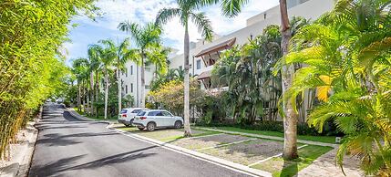 Infiniti Blu, Family Suite, Private Beach!