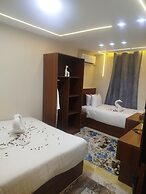 Isis pyramids view inn