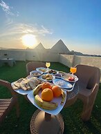 Isis pyramids view inn