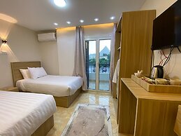 Isis pyramids view inn
