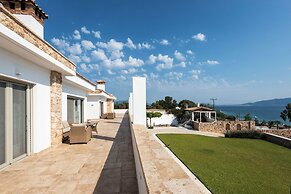 Amelia Villa Collection
