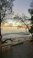 Hello Banchuen Beach
