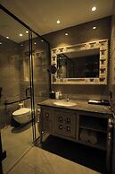 THE ROYAL VENETIAN