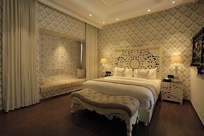 THE ROYAL VENETIAN