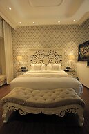 THE ROYAL VENETIAN