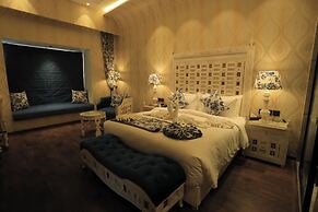 THE ROYAL VENETIAN