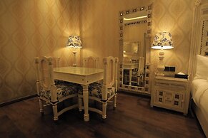 THE ROYAL VENETIAN