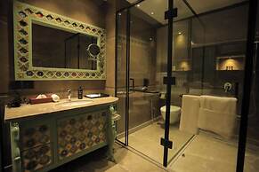 THE ROYAL VENETIAN