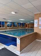 2 Bed Caravan - Sleeps 6 - Pets - Pool - Parking