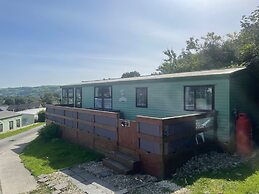 2 Bed Caravan - Sleeps 6 - Pets - Pool - Parking