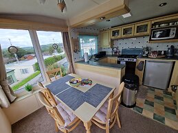 2 Bed Caravan - Sleeps 6 - Pets - Pool - Parking