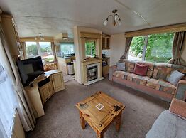 2 Bed Caravan - Sleeps 6 - Pets - Pool - Parking