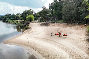 19 Degrees Resort