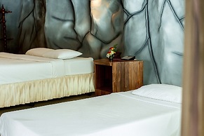 19 Degrees Resort