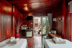 19 Degrees Resort