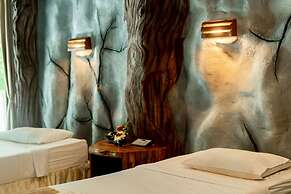 19 Degrees Resort