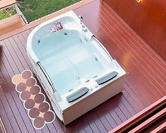 19 Degrees Resort