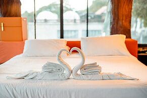 19 Degrees Resort