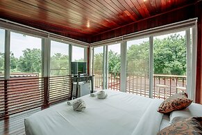 19 Degrees Resort