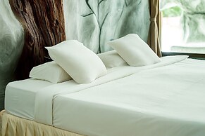 19 Degrees Resort