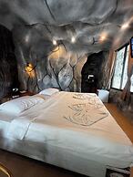19 Degrees Resort