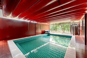 19 Degrees Resort