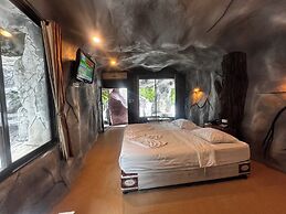 19 Degrees Resort