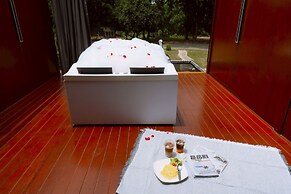 19 Degrees Resort