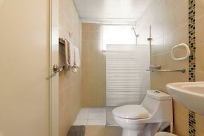 Oceanfront Condo in Ave. España Sleeps 8