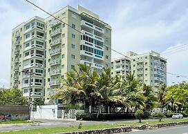 Oceanfront Condo in Ave. España Sleeps 8