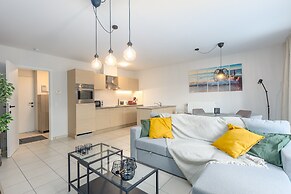 One-bedroom Apartment by the sea