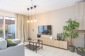 One-bedroom Apartment by the sea