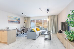 One-bedroom Apartment by the sea