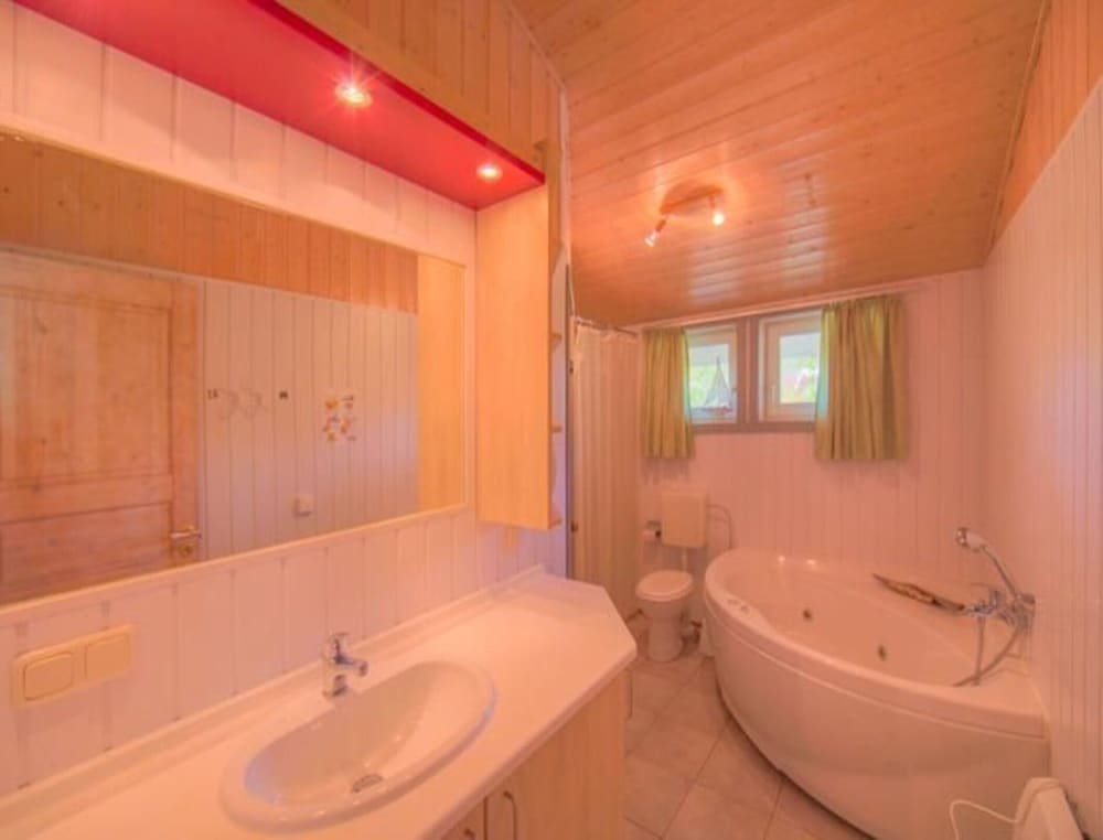 Ferienhaus mit Sauna im Ferienpark Mirow
