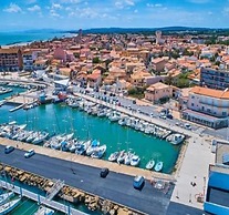Stylish Stay by Serignan Sea