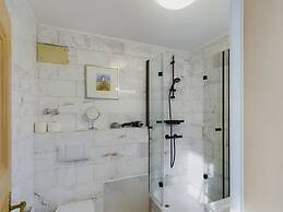 Art Apartments