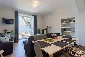 Lakeview Apartments by Rent all Como