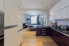 Lakeview Apartments by Rent all Como