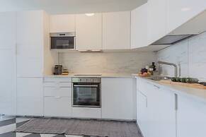Lakeview Apartments by Rent all Como